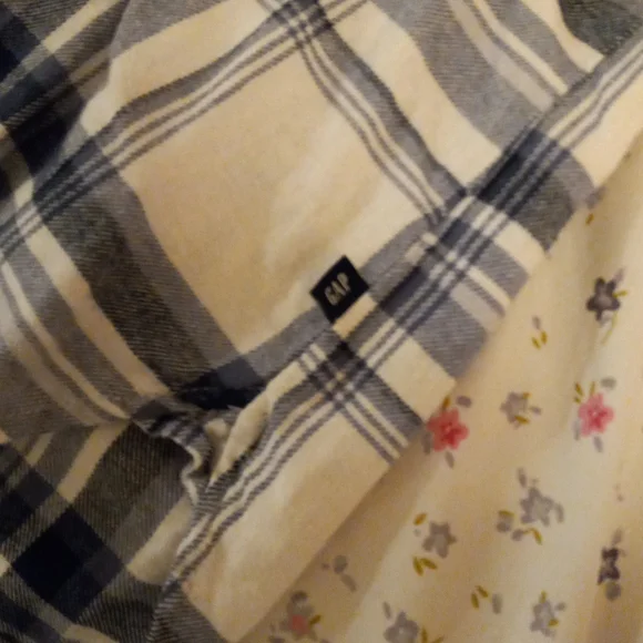 Gap sz M plaid button down shirt - Picture 3 of 4